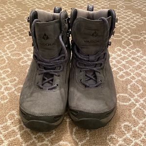Vasque women’s mid hiker size 7.5 worn once